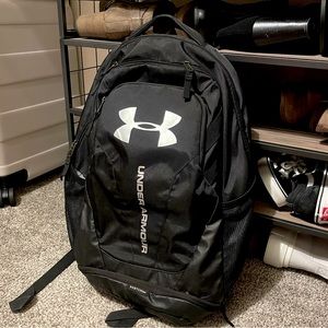 Under- Armor hustle 2.0 backpack-BLACK